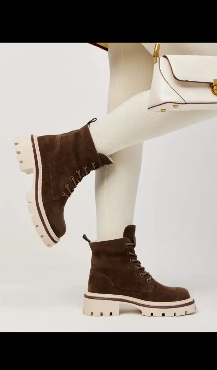 Новогодняя ликвидация зимней коллекции обуви и аксессуаров