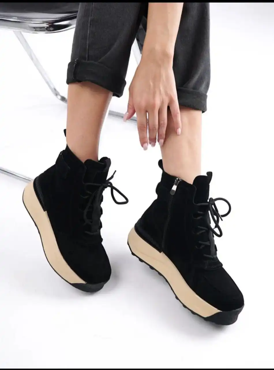 Новогодняя ликвидация зимней коллекции обуви и аксессуаров