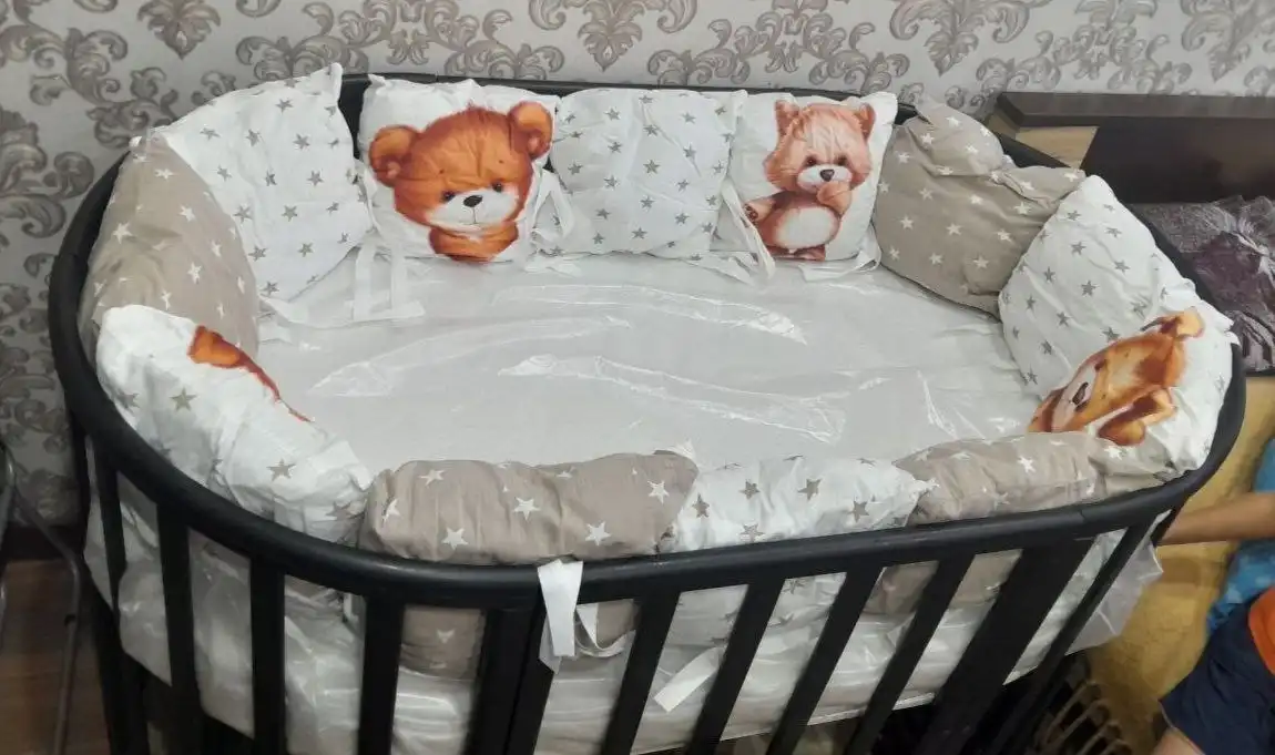 Детская кроватка-трансформер овальная с матрасом