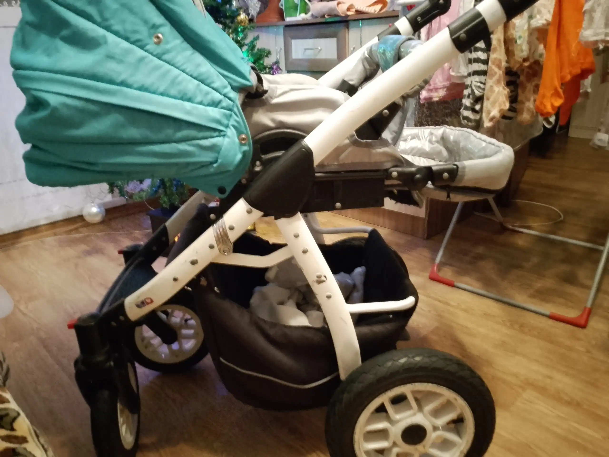 Коляска-вездеход с летним и зимним коробом