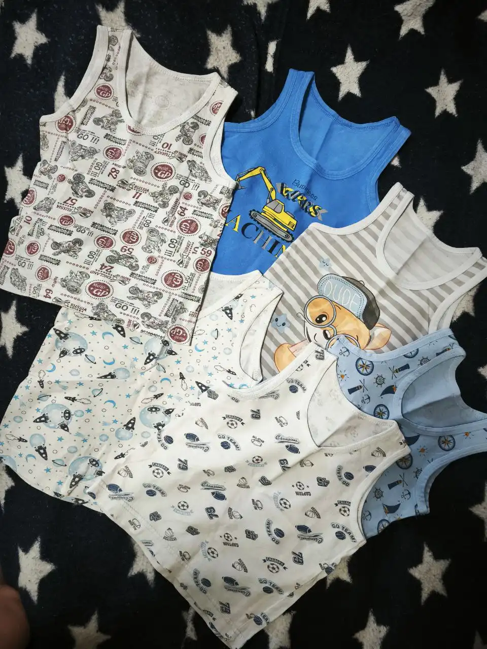 Продам майки на мальчика 3-4 года