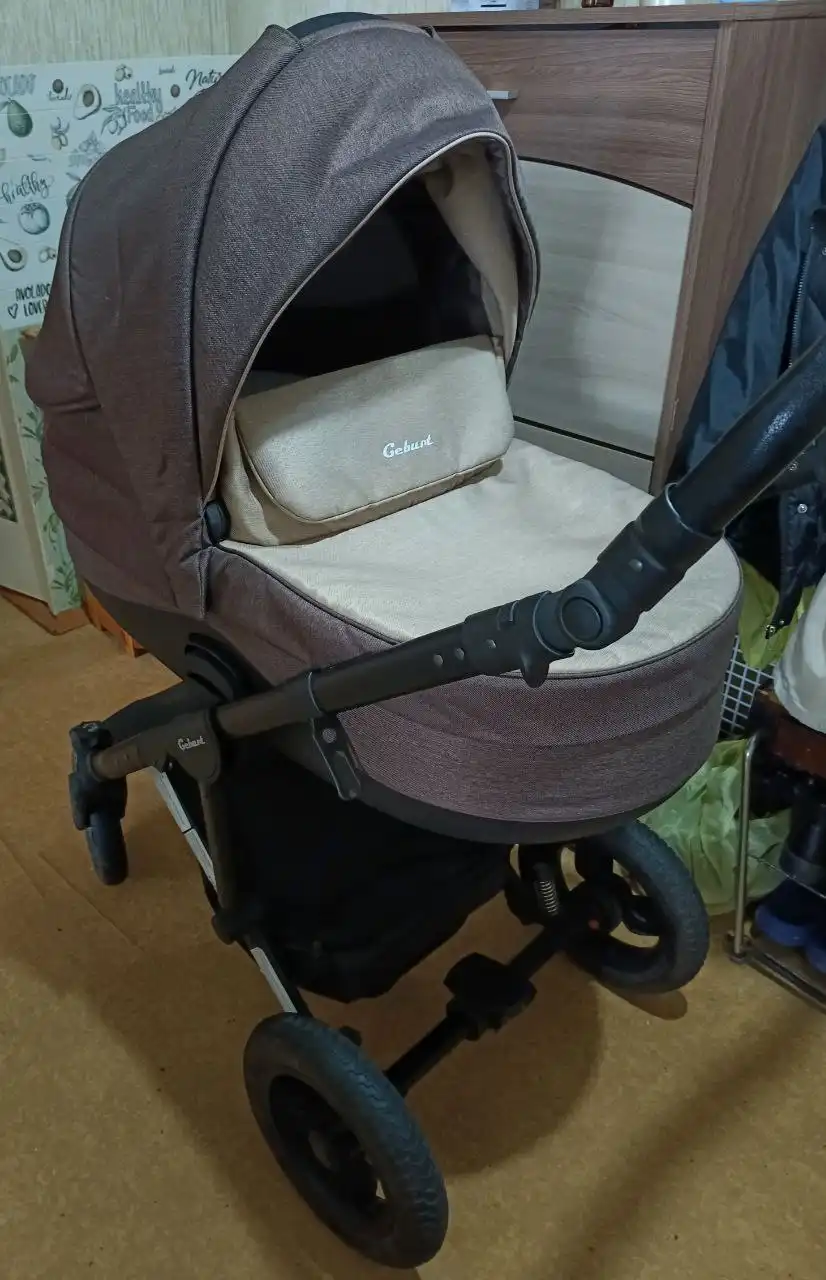 Продам коляску с зимним и летним блоками - Коляски (Товары для детей) в Братск