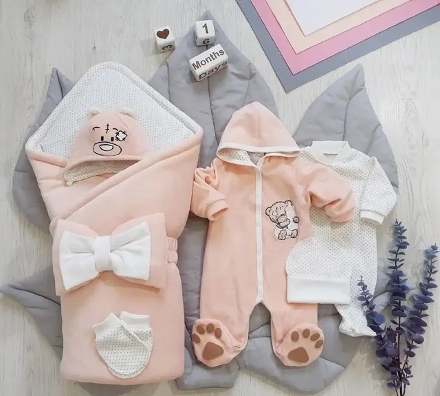 Набор на выписку для девочки весна-лето - Спортивные товары в Братск