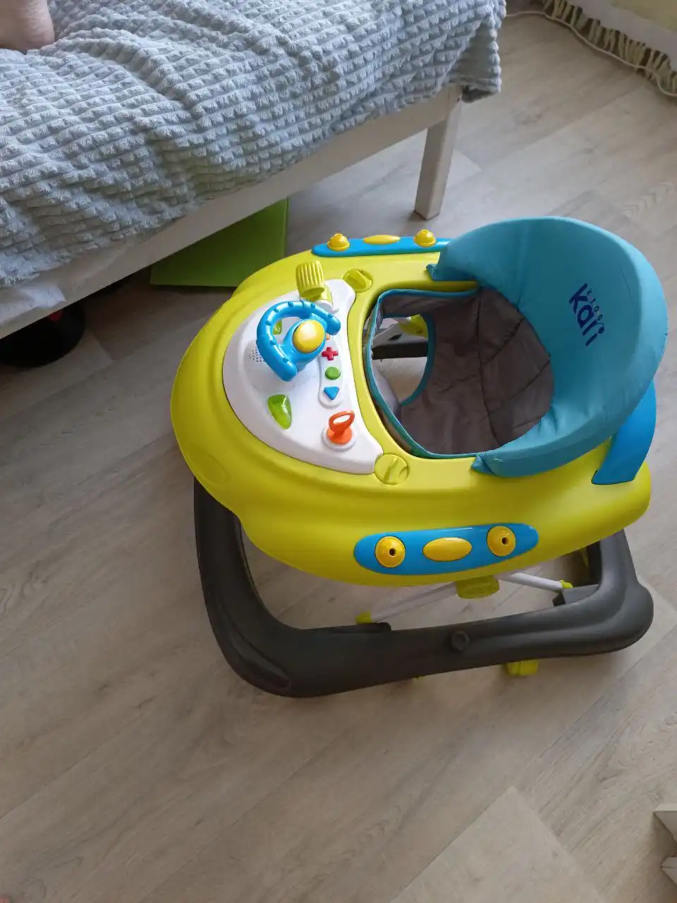 Продам ходунки в отличном состоянии - Ходунки (Товары для детей) в Братск
