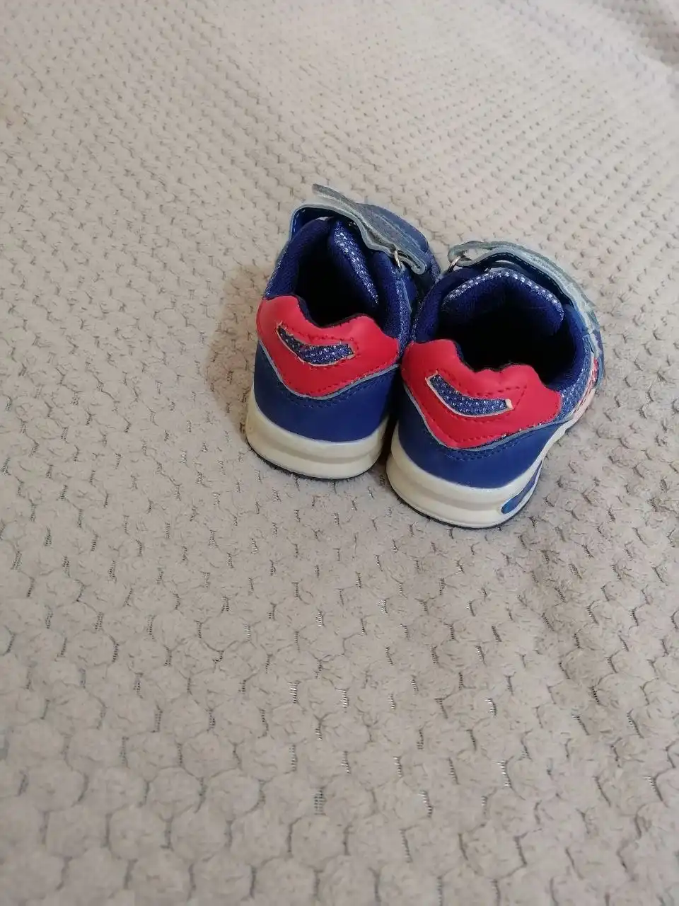 Продам детские кроссовки и ботиночки - Обувь (Товары для детей) в Братск