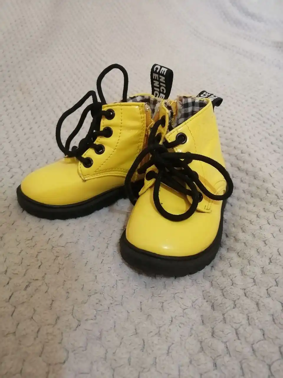 Продам детские кроссовки и ботиночки - Обувь (Товары для детей) в Братск