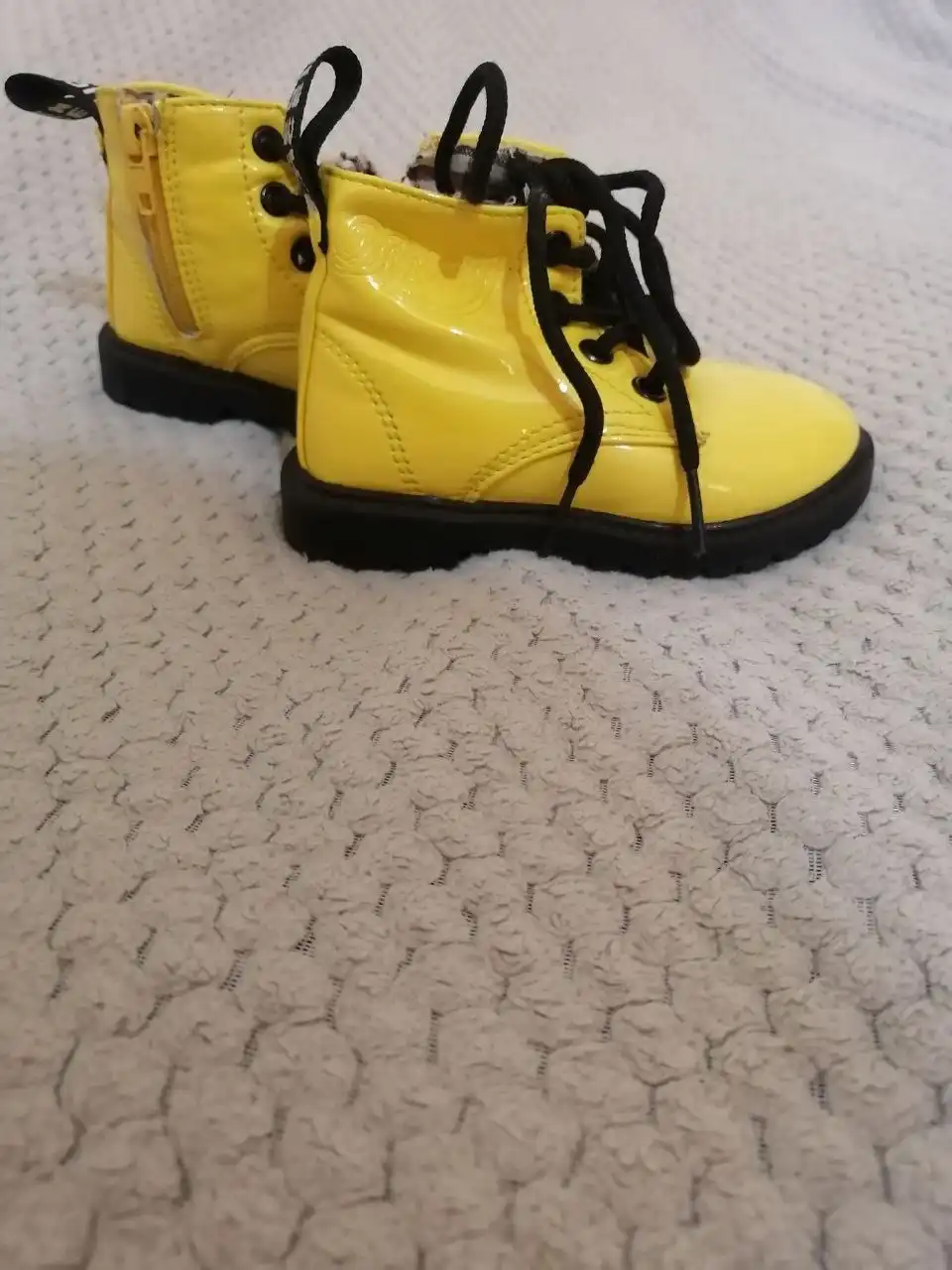 Продам детские кроссовки и ботиночки - Обувь (Товары для детей) в Братск