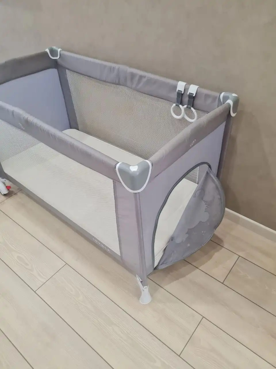 Продажа детских товаров: стульчик для кормления, ходунки, качалка, кровать-манеж - Товары для детей в Братск