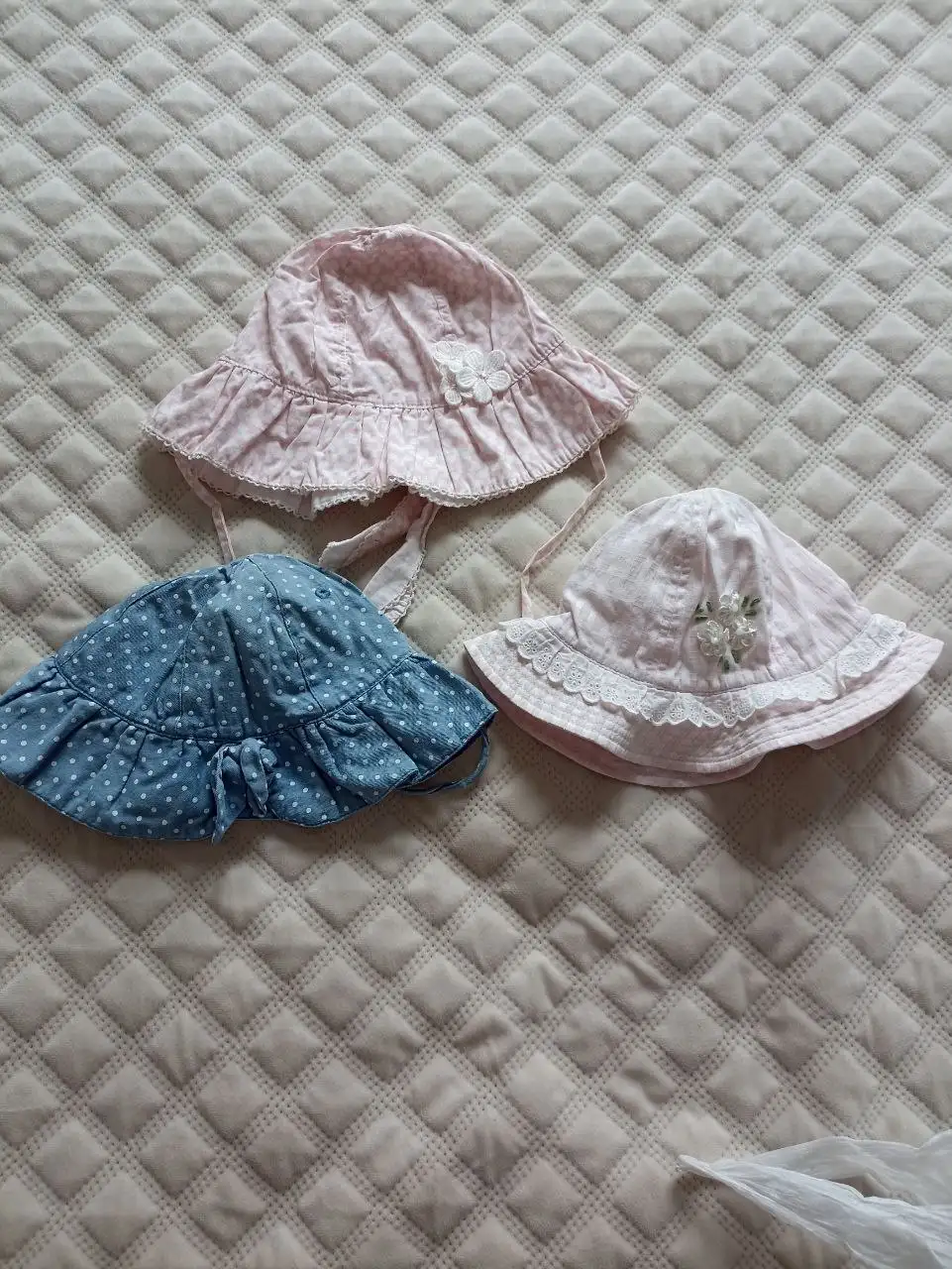 Детская одежда: трикотаж, берет, вязаные шапки - Одежда (Товары для детей) в Кондратово