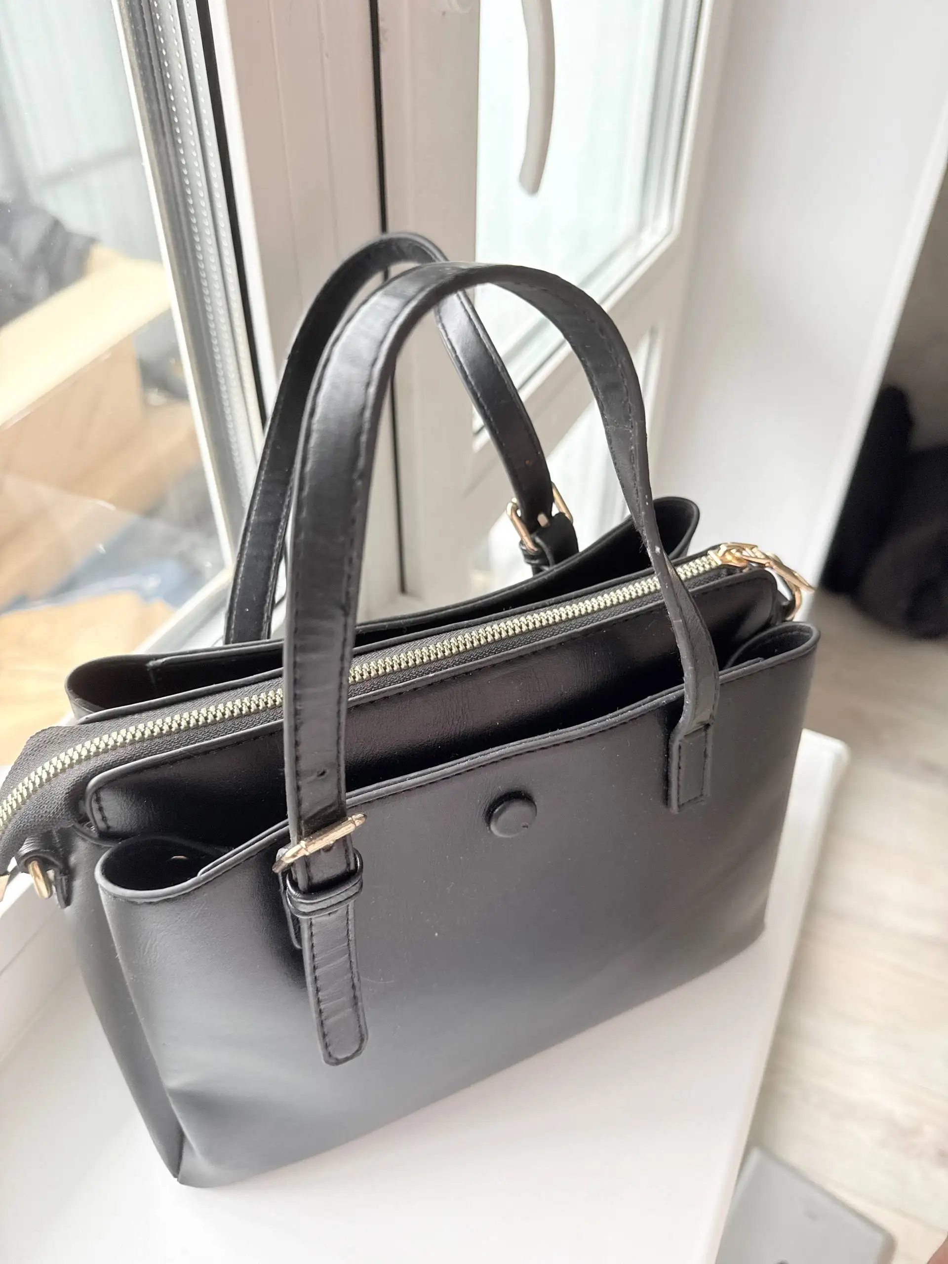 Женская сумка с утерянным ремешком - Сумки и аксессуары (Одежда) в Кондратово