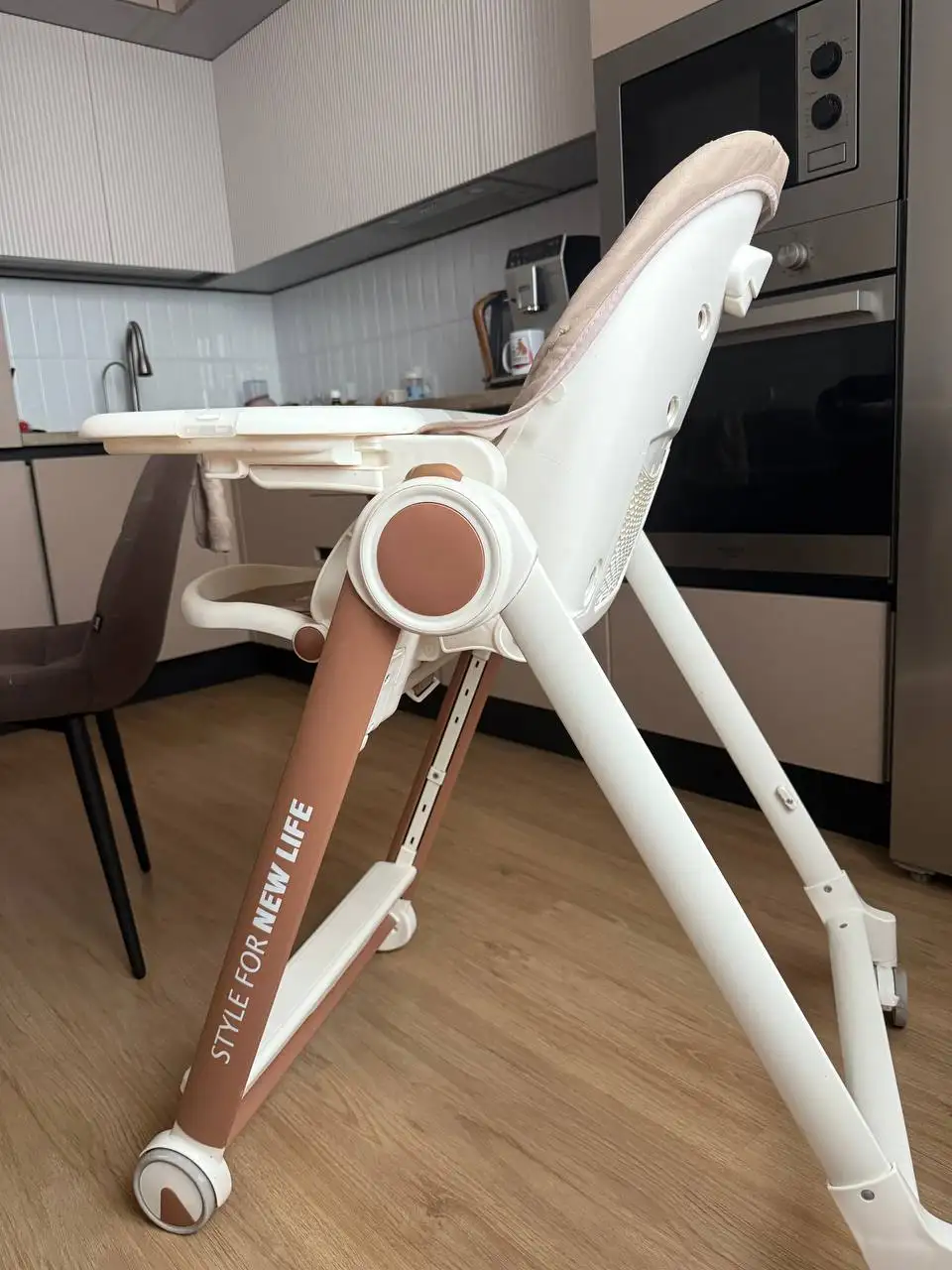 Продам стульчик Happy baby - Детская мебель (Товары для детей) в Кондратово