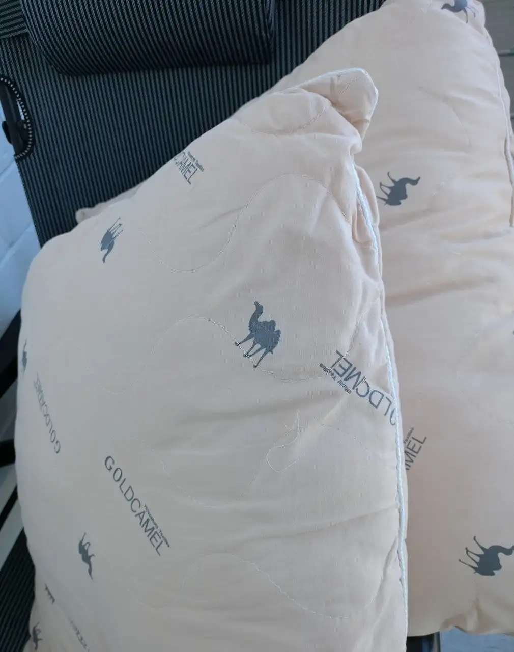 Две подушки 70х70 в отличном состоянии - Текстиль для дома (Барахолка) в Кондратово