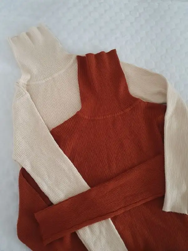 Женская водолазка карамельного цвета размер 42-44 - Женская одежда (Одежда) в Кондратово