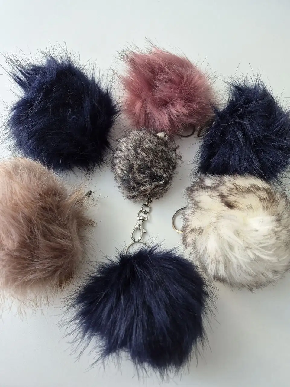 Меховые брелоки и широкие резинки - Аксессуары (Барахолка) в Кондратово