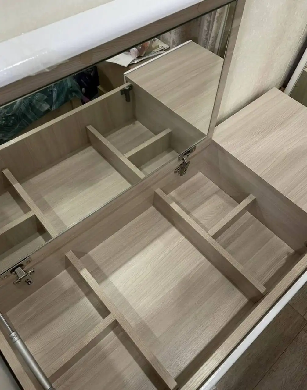 Туалетный столик трансформер с зеркалом - Мебель (Для дома и дачи) в Кондратово