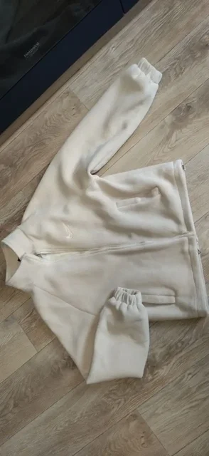 Плюшевая куртка размер 42-46 с кепкой в подарок - Женская одежда, Мужская одежда, Аксессуары в Кондратово