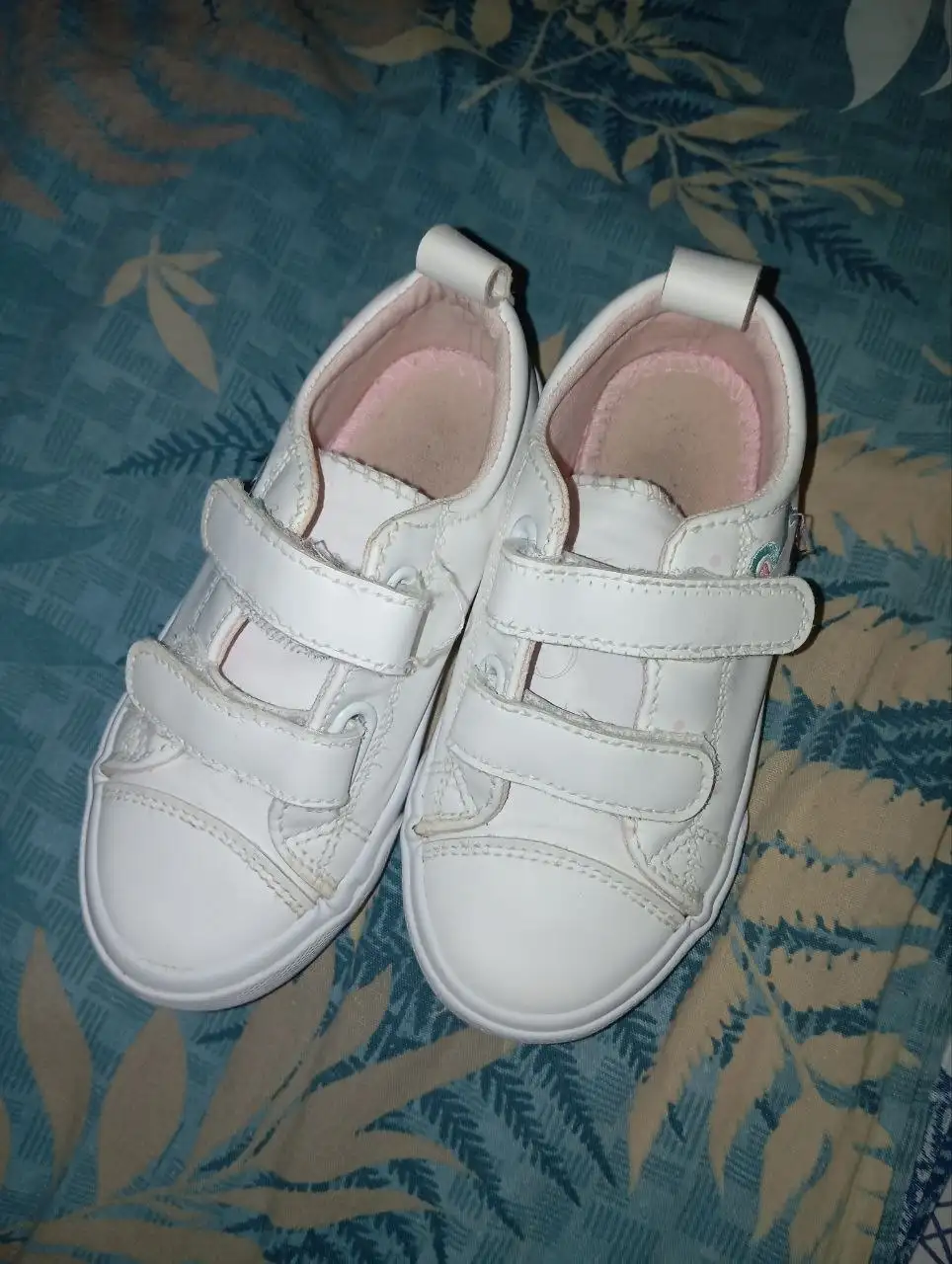 Отдам одежду 28 размера за шоколадку - Одежда в Кондратово