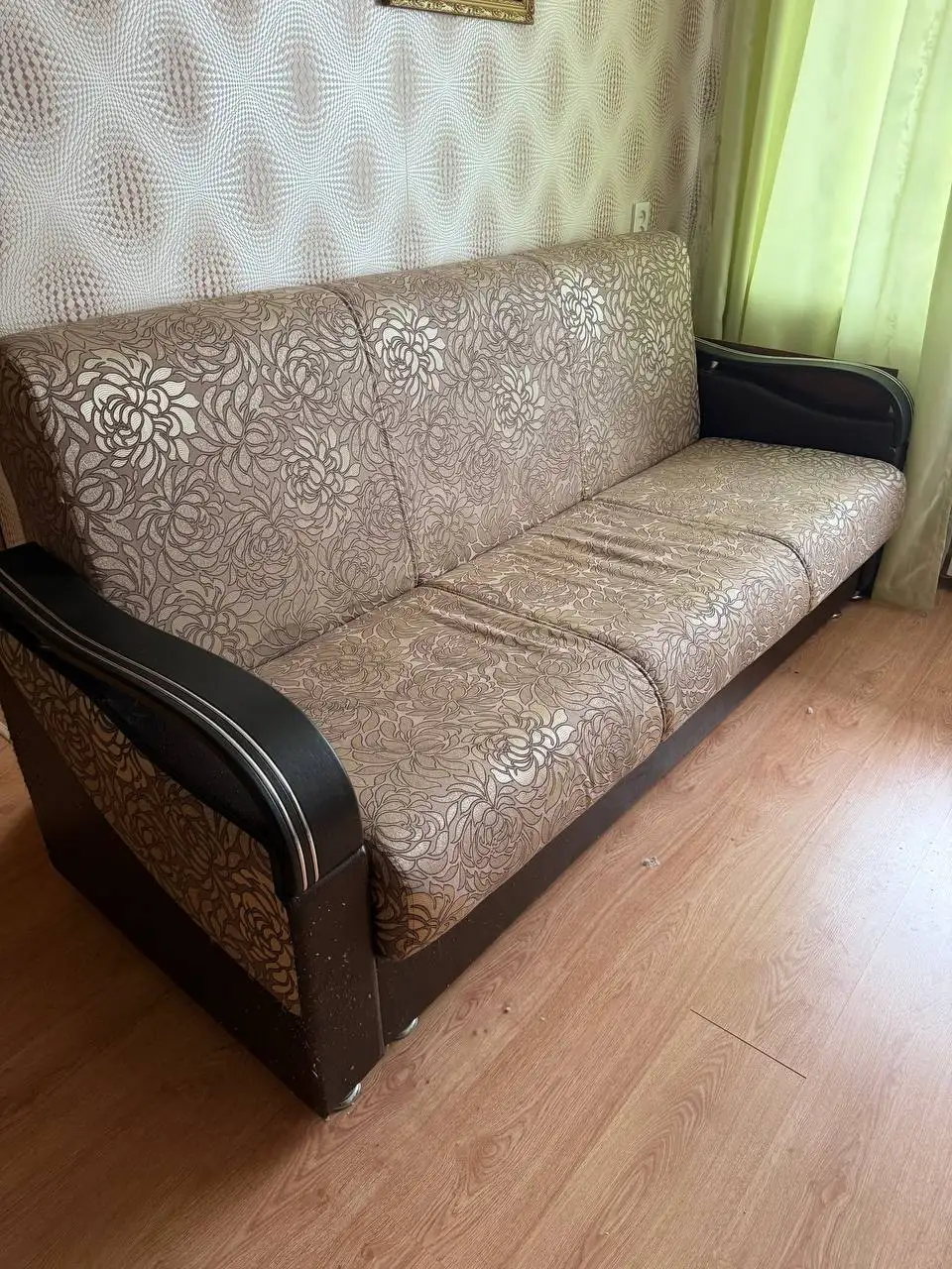 Диван продам - Диваны и кресла (Для дома и дачи) в Неизвестно