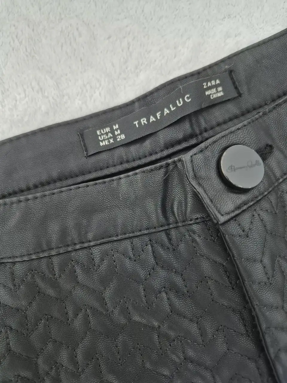 Шорты ZARA кожзам новые - Женская одежда (Одежда) в Неизвестно