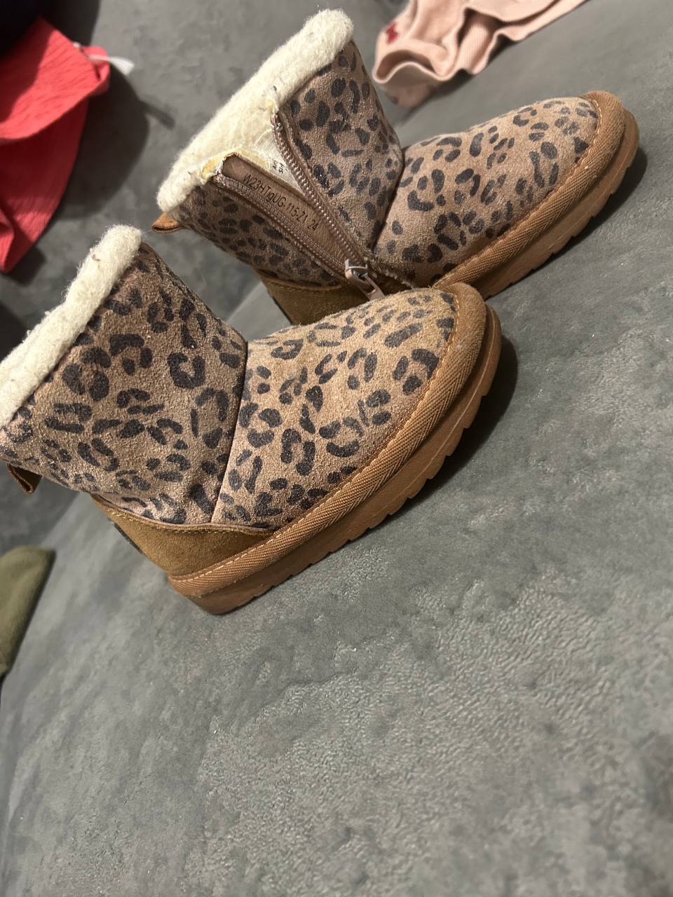 Продам зимние угги 24 размер