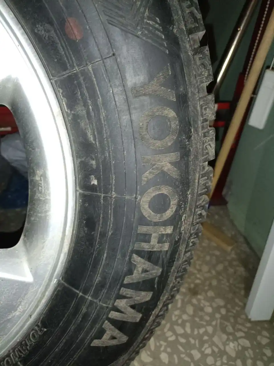 Продам зимние колеса Yokohama Ice Guard Stud IG55