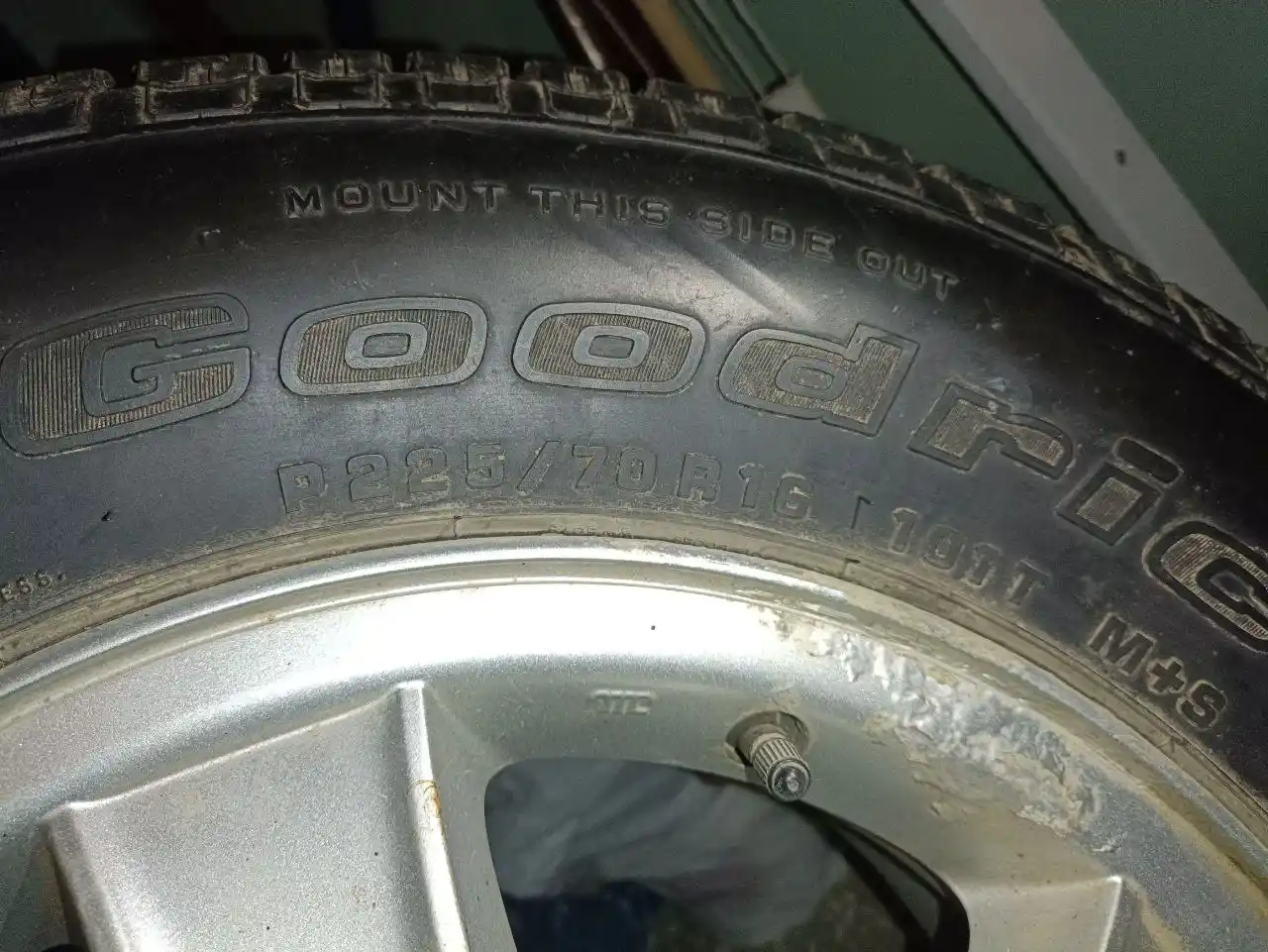 Продам зимние колеса Yokohama Ice Guard Stud IG55