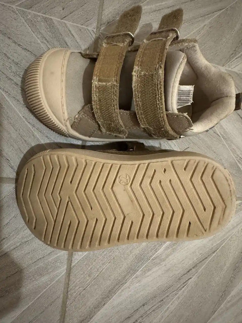 Продам демисезонные ботинки