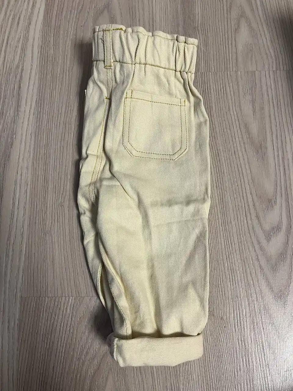 Новые джинсы бежевые