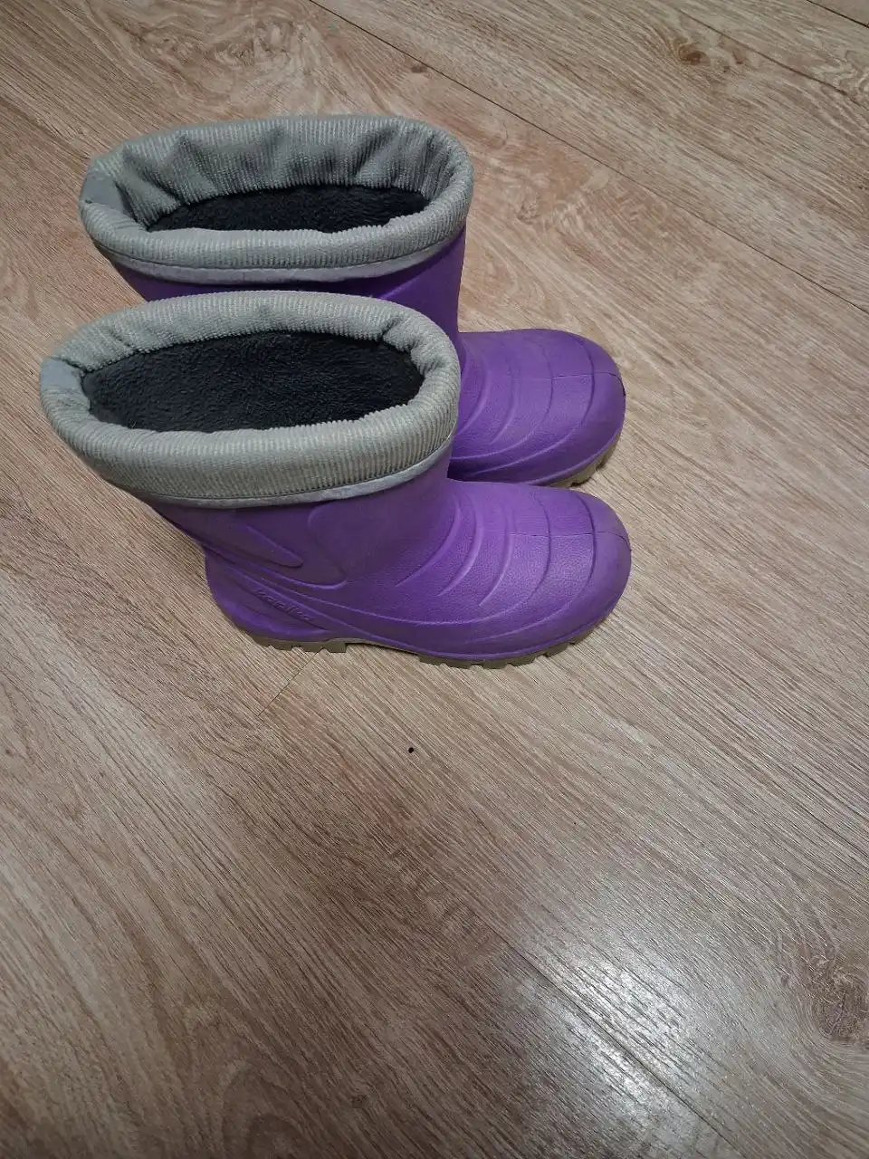 Ботинки зимние и сапоги резиновые