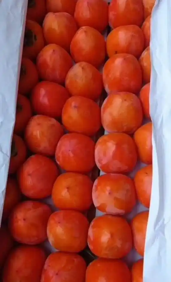 Продажа абхазских мандаринов и медовой хурмы