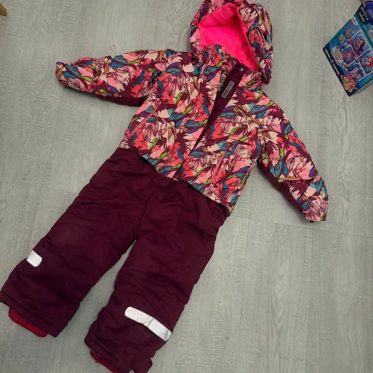 Отдам за шоколадку вещи 86 размера, комбинезон 104