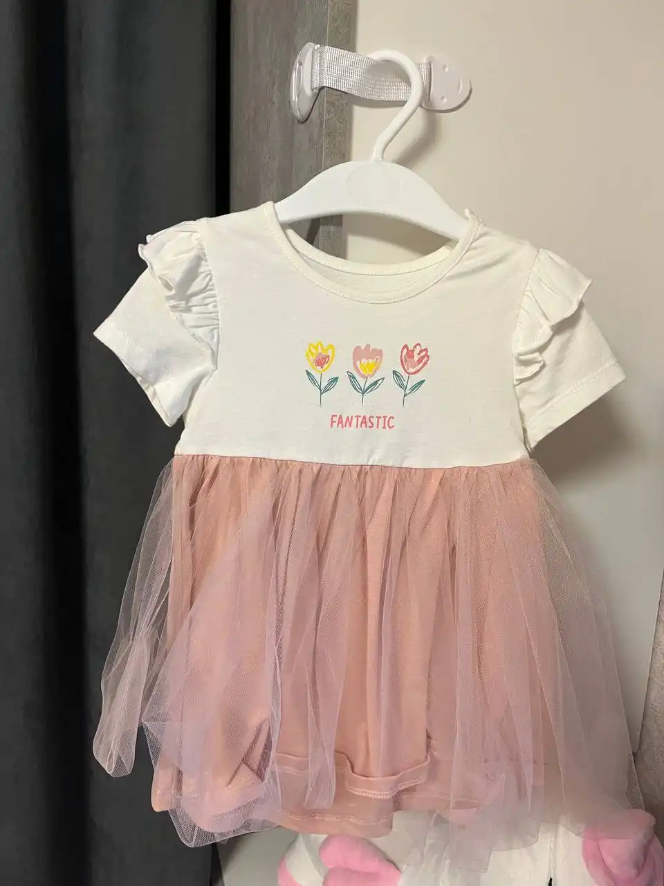 Платья серое и розовое