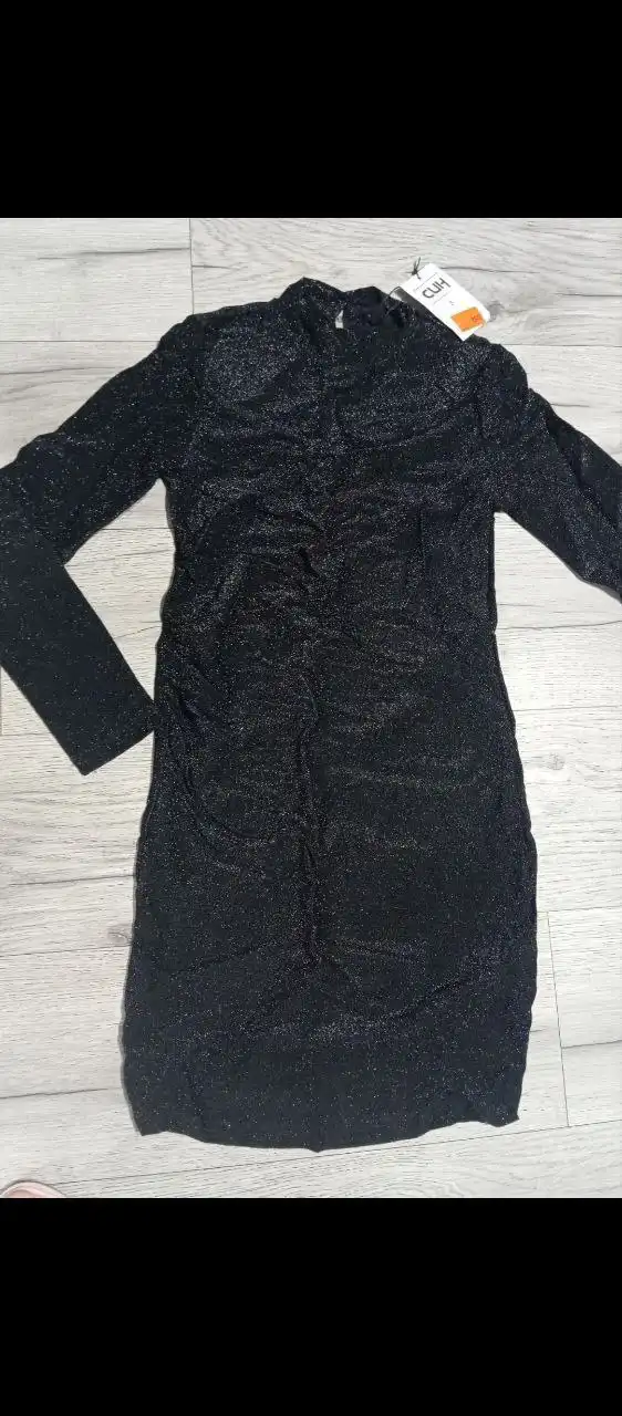 Чёрное блестящее платье размер S