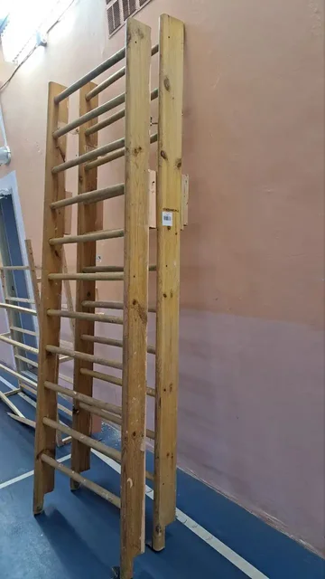 Отдам даром 2 шведские стенки деревянные - Хобби и отдых в Кондратово