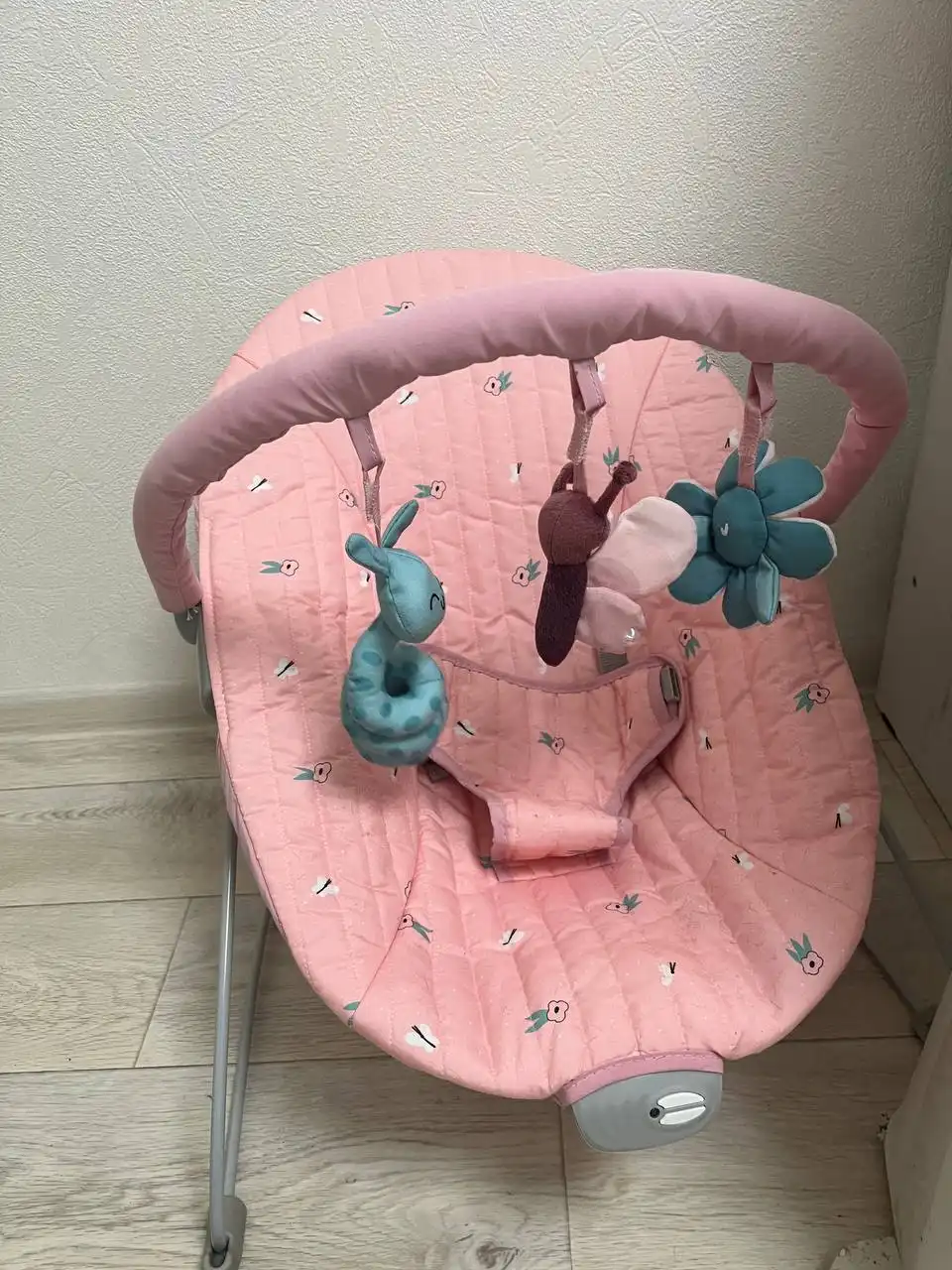 Продам шезлонг с музыкой и вибрацией