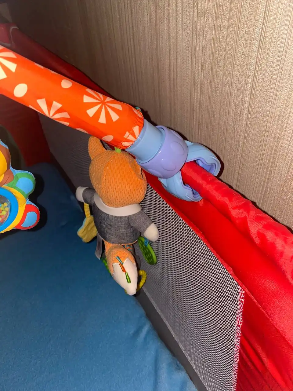 Детская дуга с погремушкой и прорезывателем