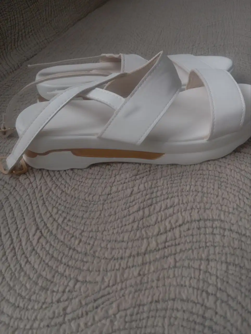 Продам новые босоножки 36 размера