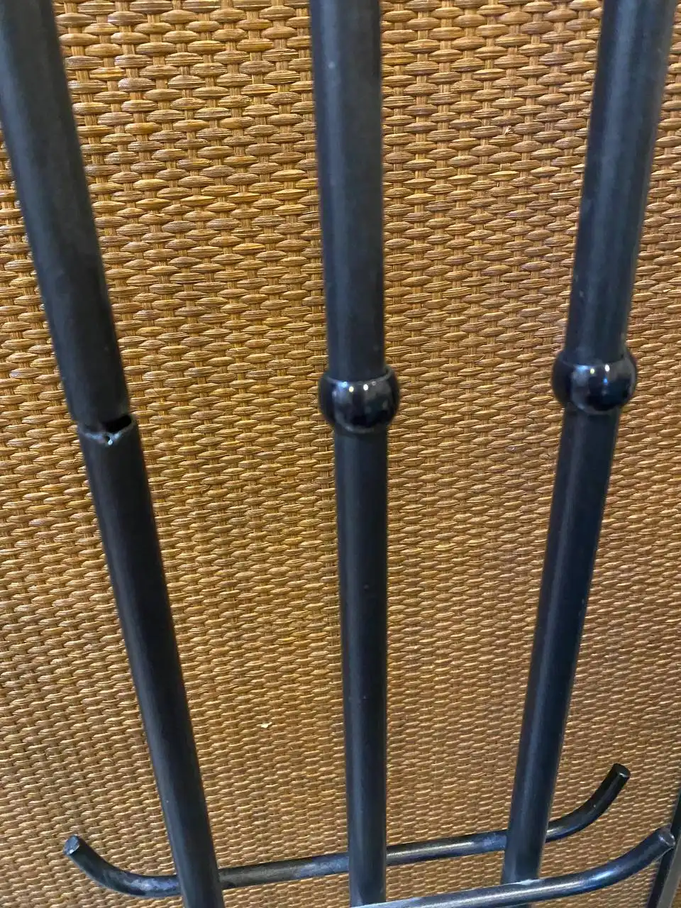 Напольная металлическая вешалка для одежды, черный цвет