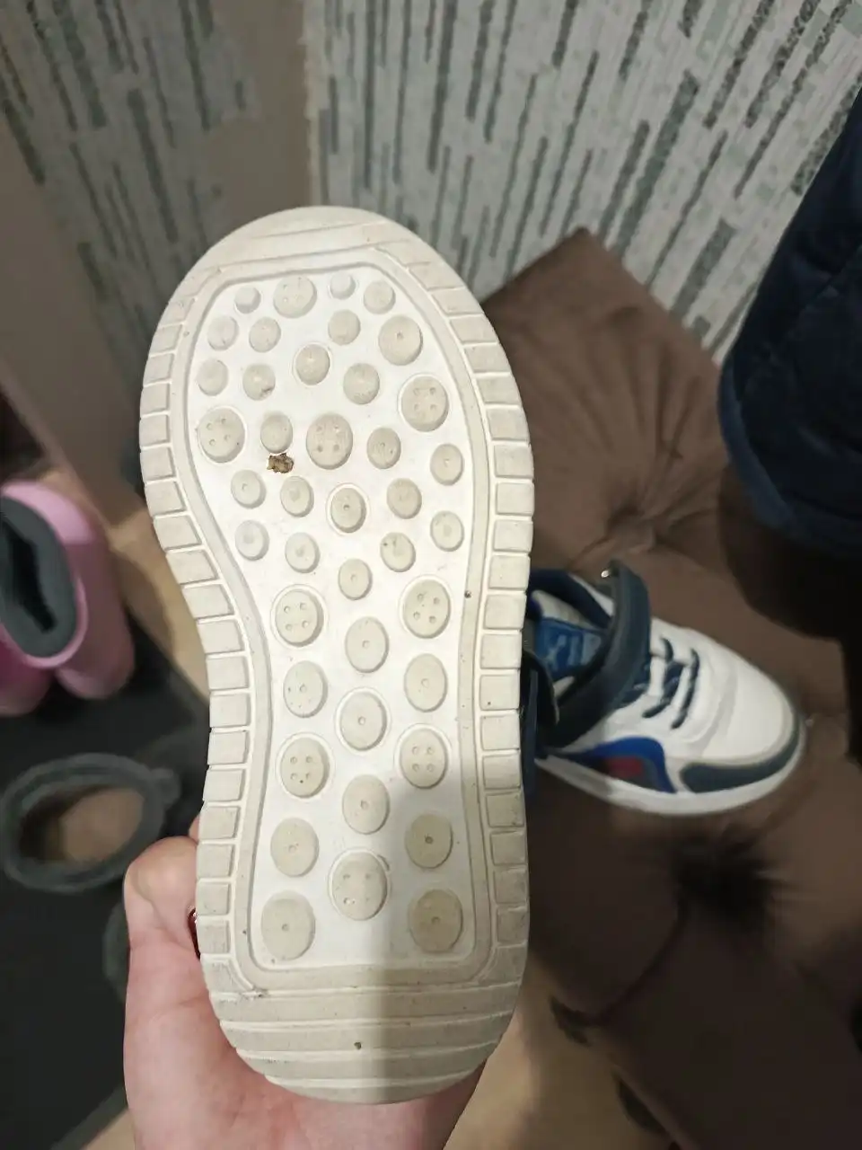 Продам детские кроссовки