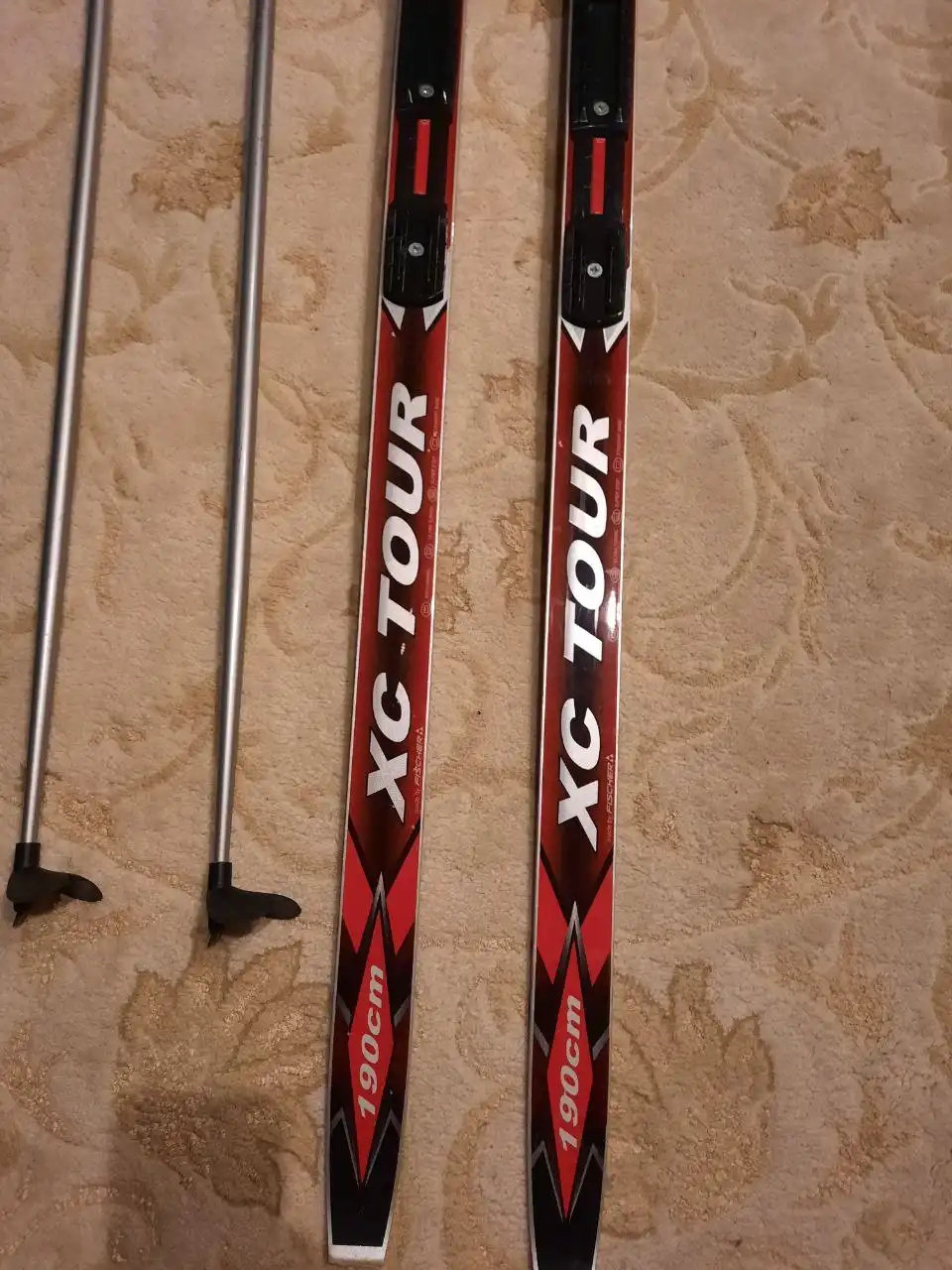 Продажа лыжного комплекта с ботинками