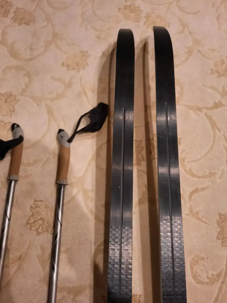 Продажа лыжного комплекта с ботинками