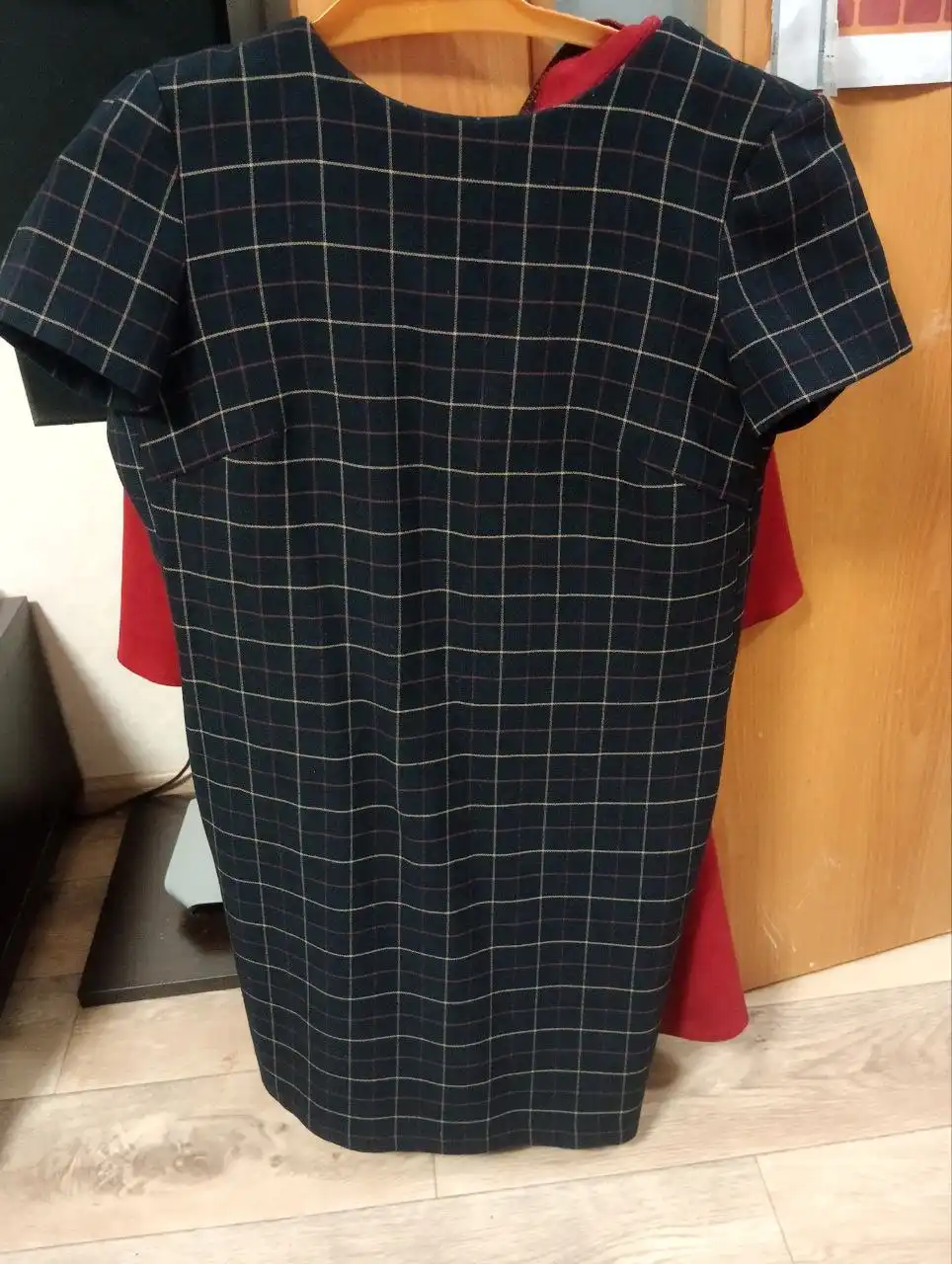 Одежда 42 размера: шапка, шарф, платья, кофточка