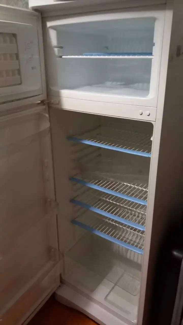 Холодильник Indesit 167*60*60