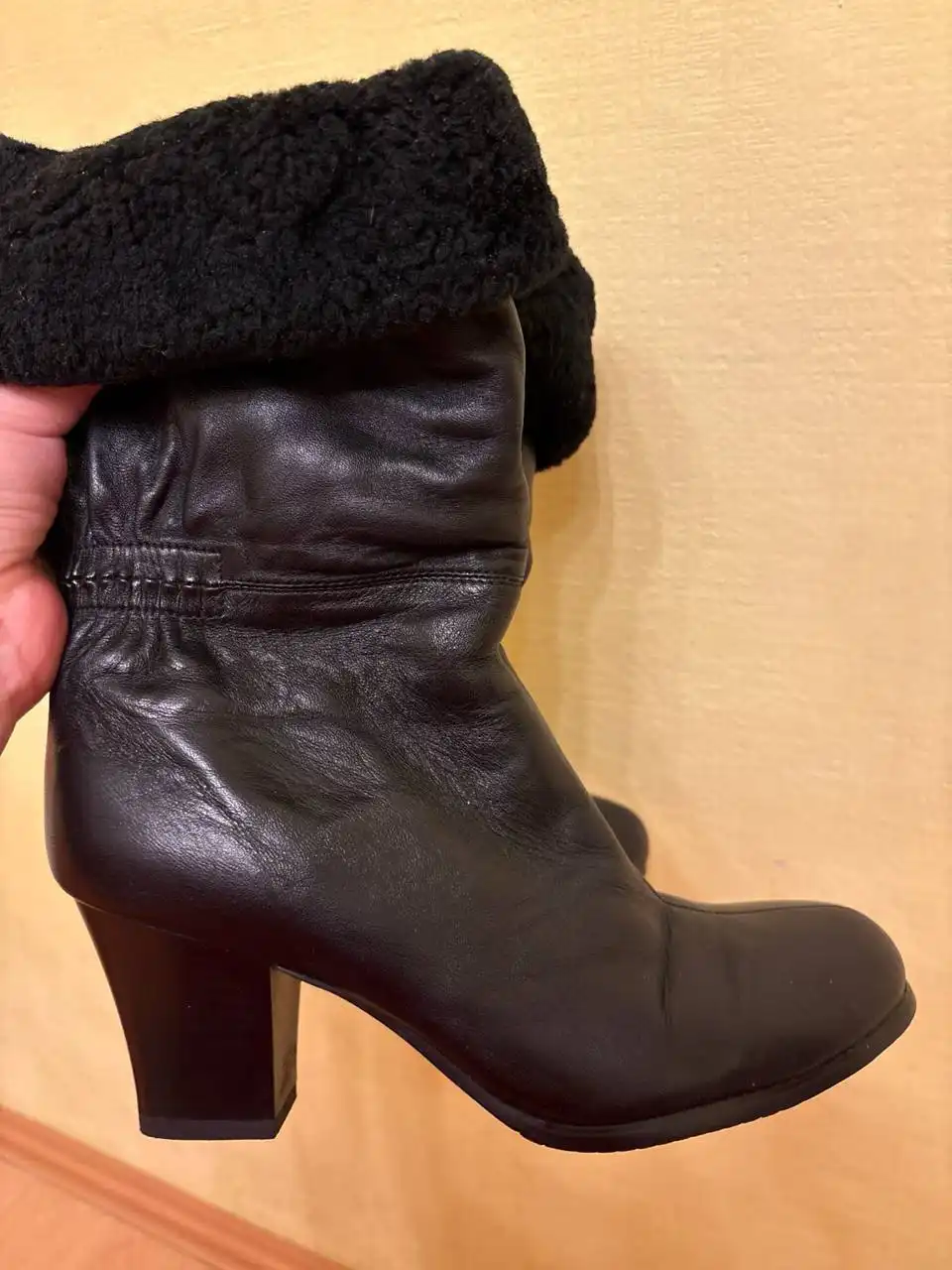 Кожаные зимние сапоги с натуральным мехом 40 размера