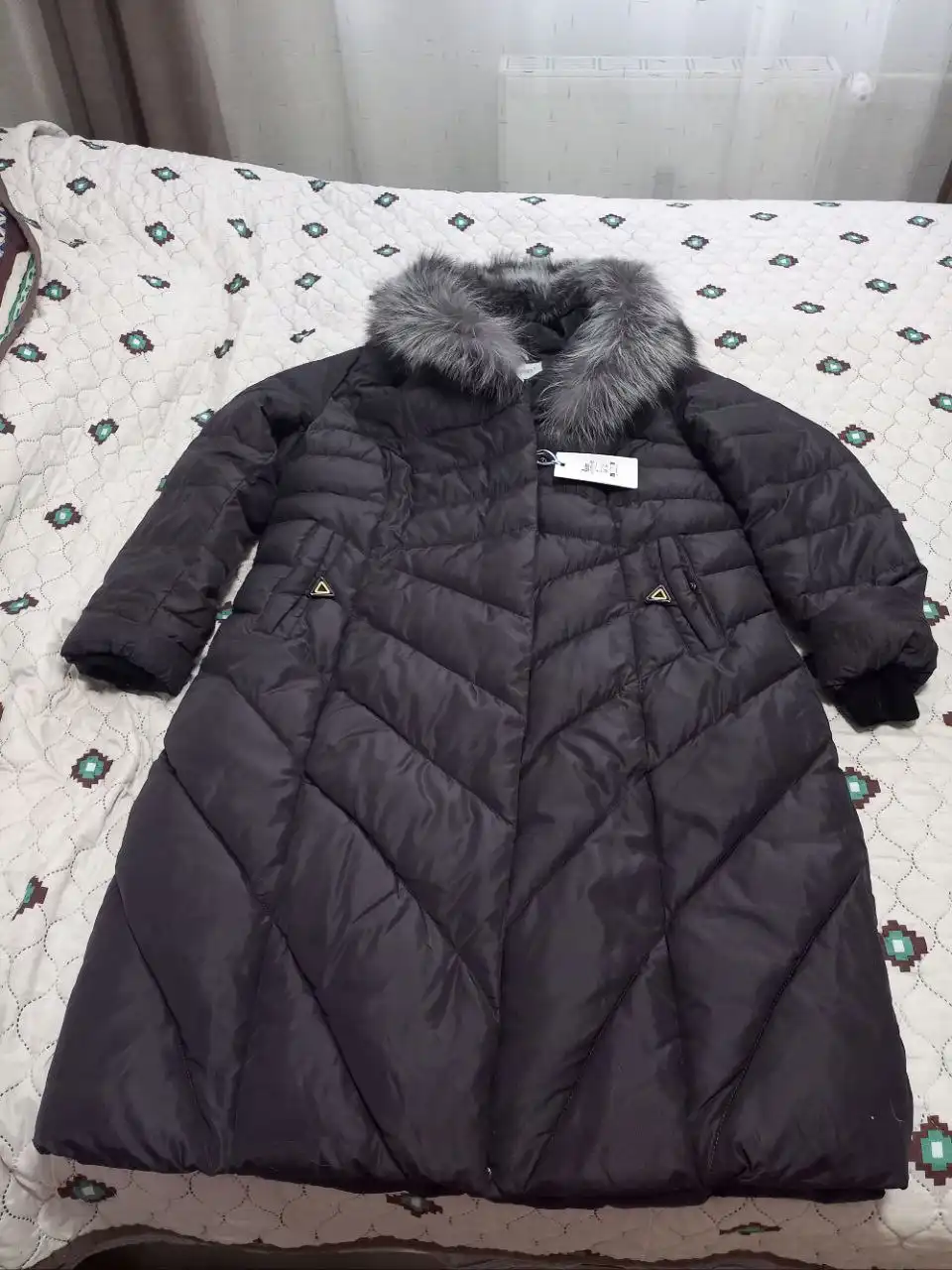 Продам новый пуховик размер 54 с чернобуркой