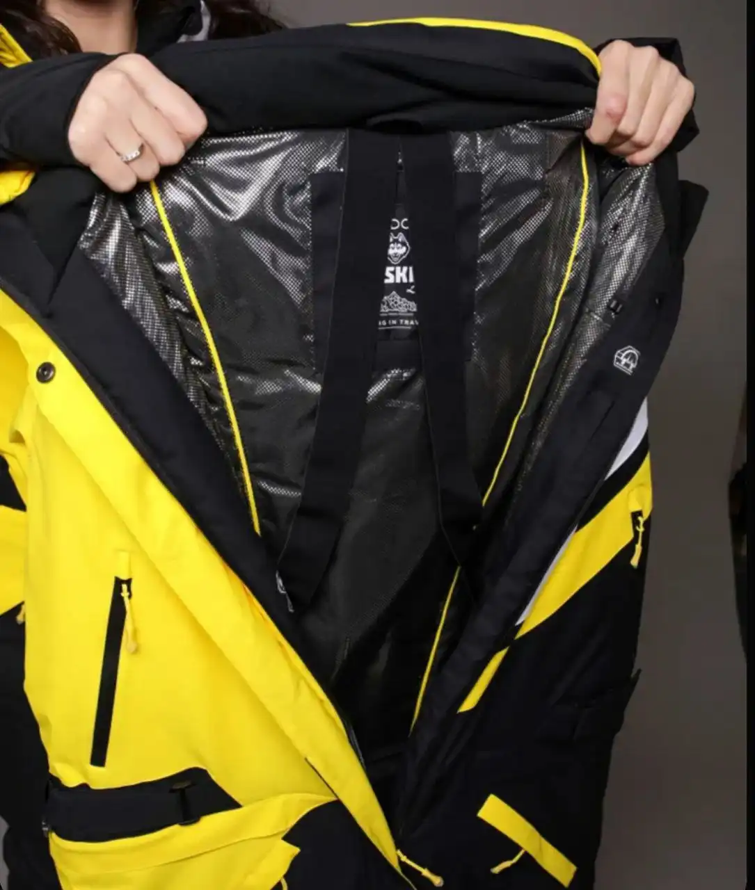 Продам зимний горнолыжный комбинезон почти новый