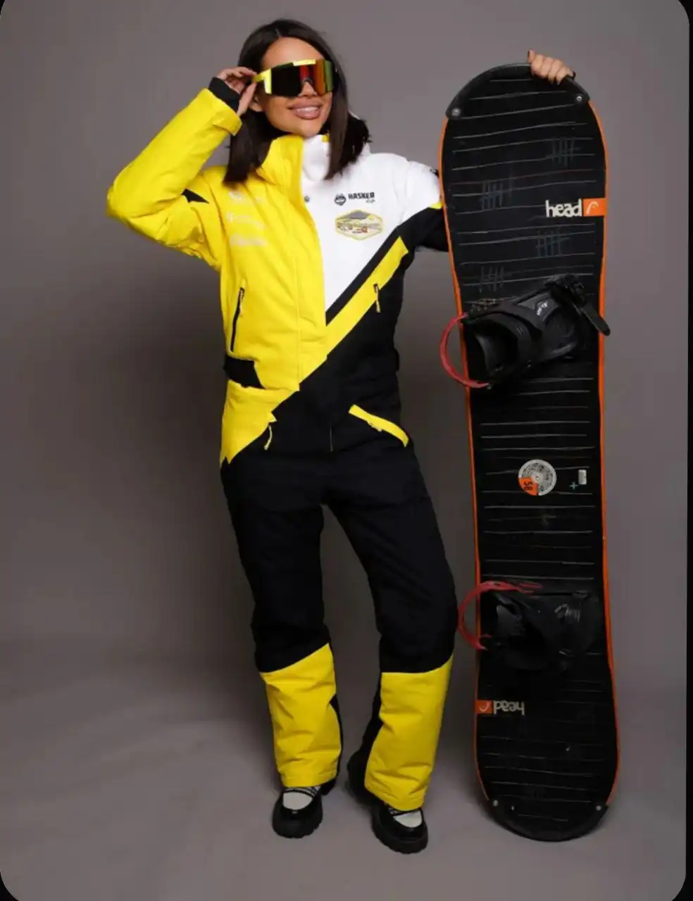 Продам зимний горнолыжный комбинезон почти новый