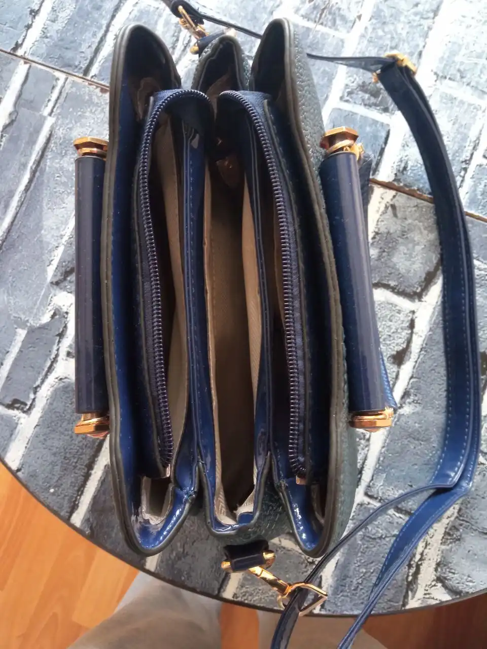 Продам женскую сумочку