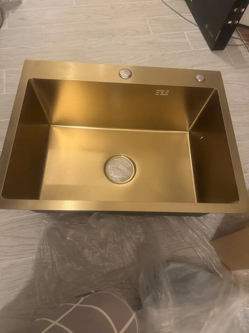 Мойка кухонная новая золотая 60*45