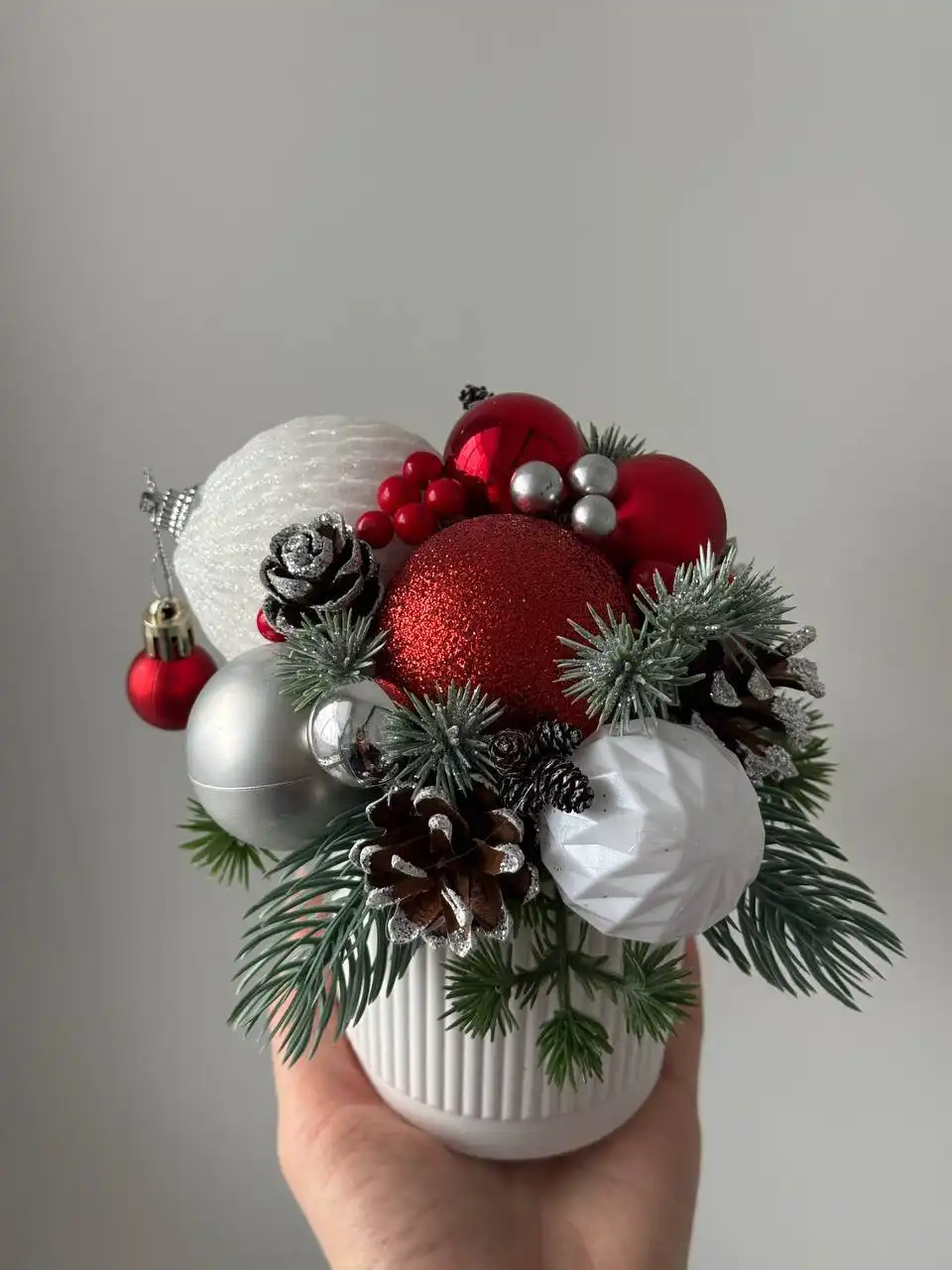 Новогодний венок ручной работы из литых веточек